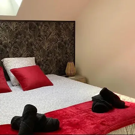 Dom wakacyjny Maison Conviviale A Avec Cour Privee... *